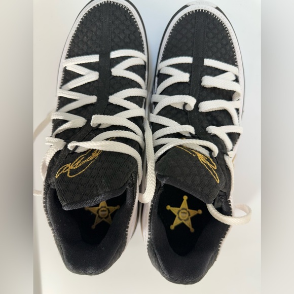 Nike LeBron size 9.5 almost brand new - Picture 4 of 6